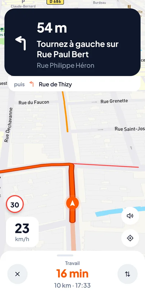 Un guidage clair, pensé pour rouler à 45 km/h